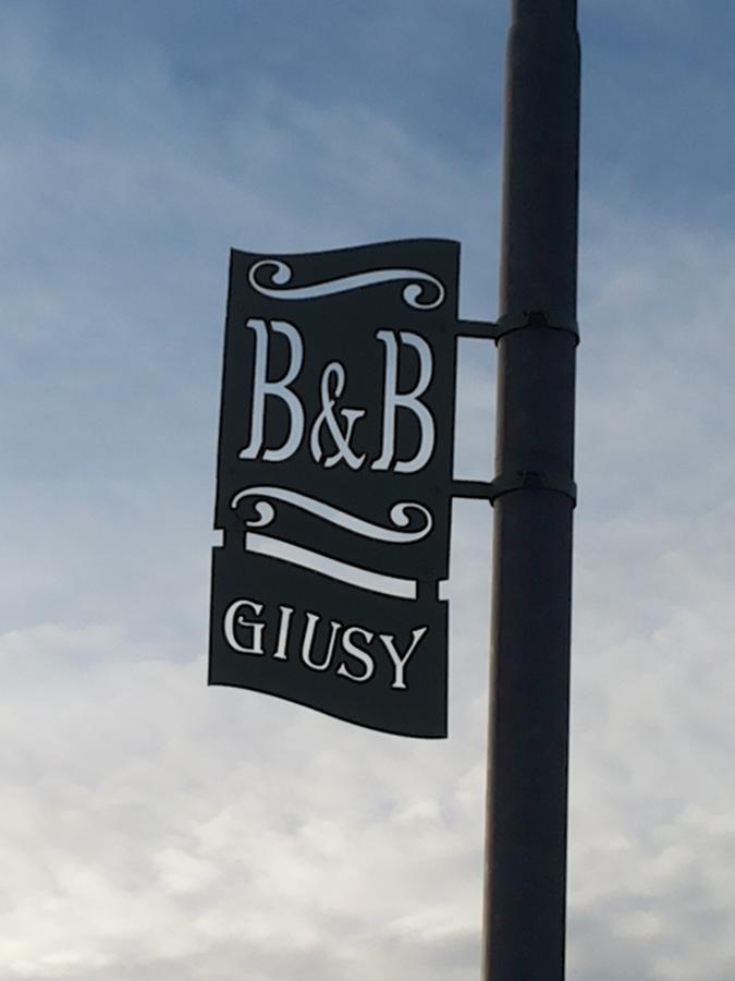 Giusy Bed And Breakfast มารีนาดีคาร์รารา ภายนอก รูปภาพ