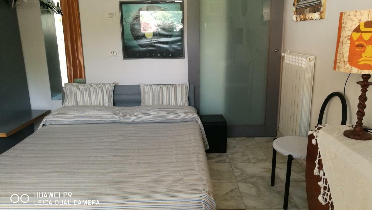 Giusy Bed And Breakfast มารีนาดีคาร์รารา ภายนอก รูปภาพ